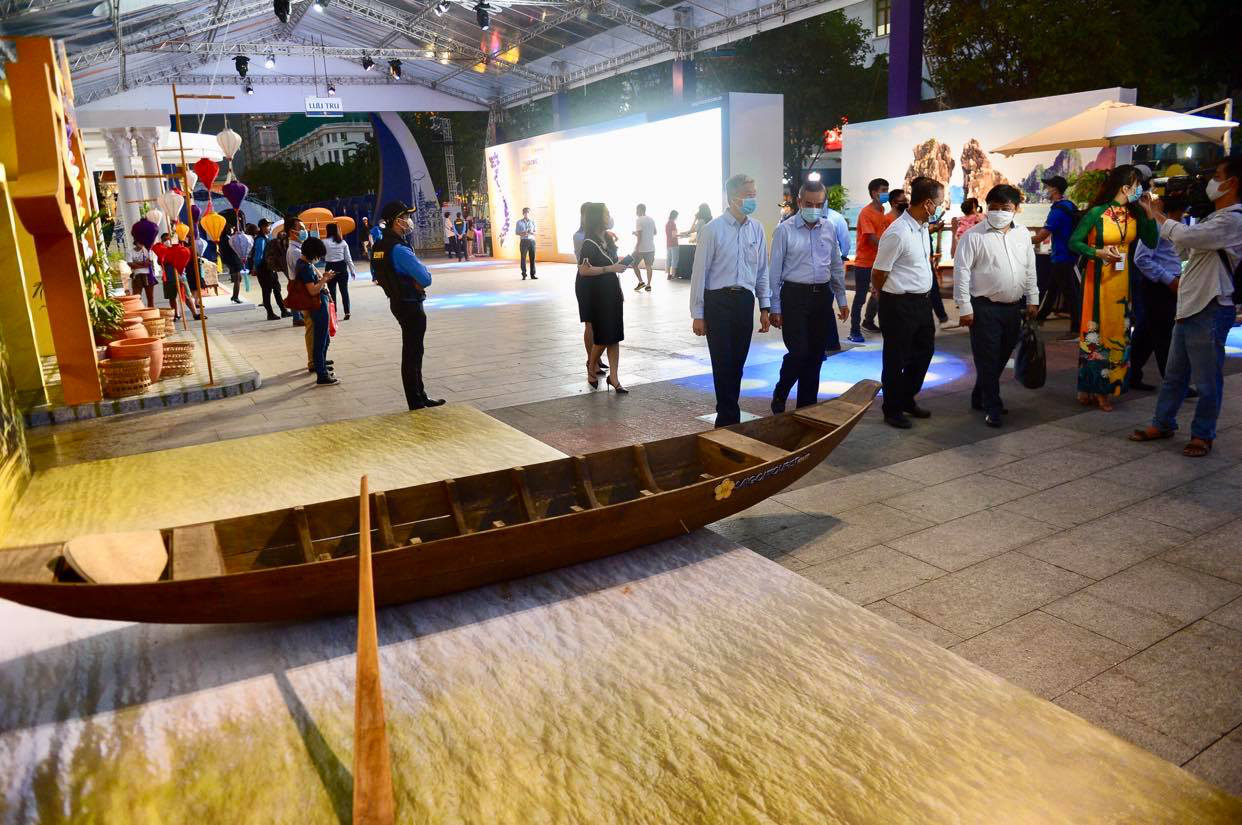 saigon-exhibition-12-island-districts-tiim-travel-0408-1